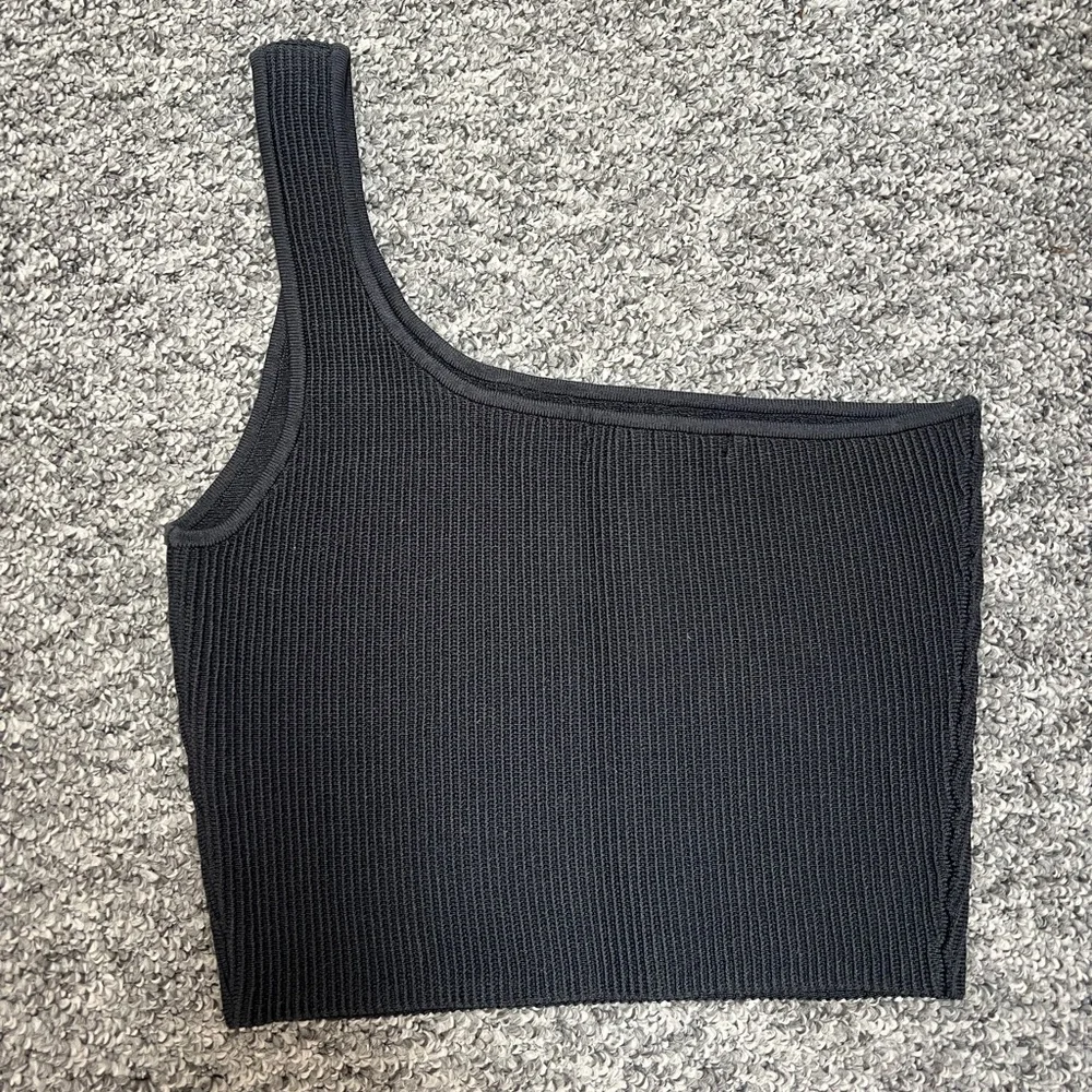Quince Ribbed Crop Top - Picture 1 of 4